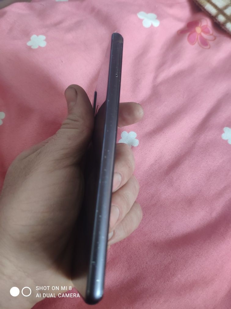 Продам требует замены экрана Mi 8se