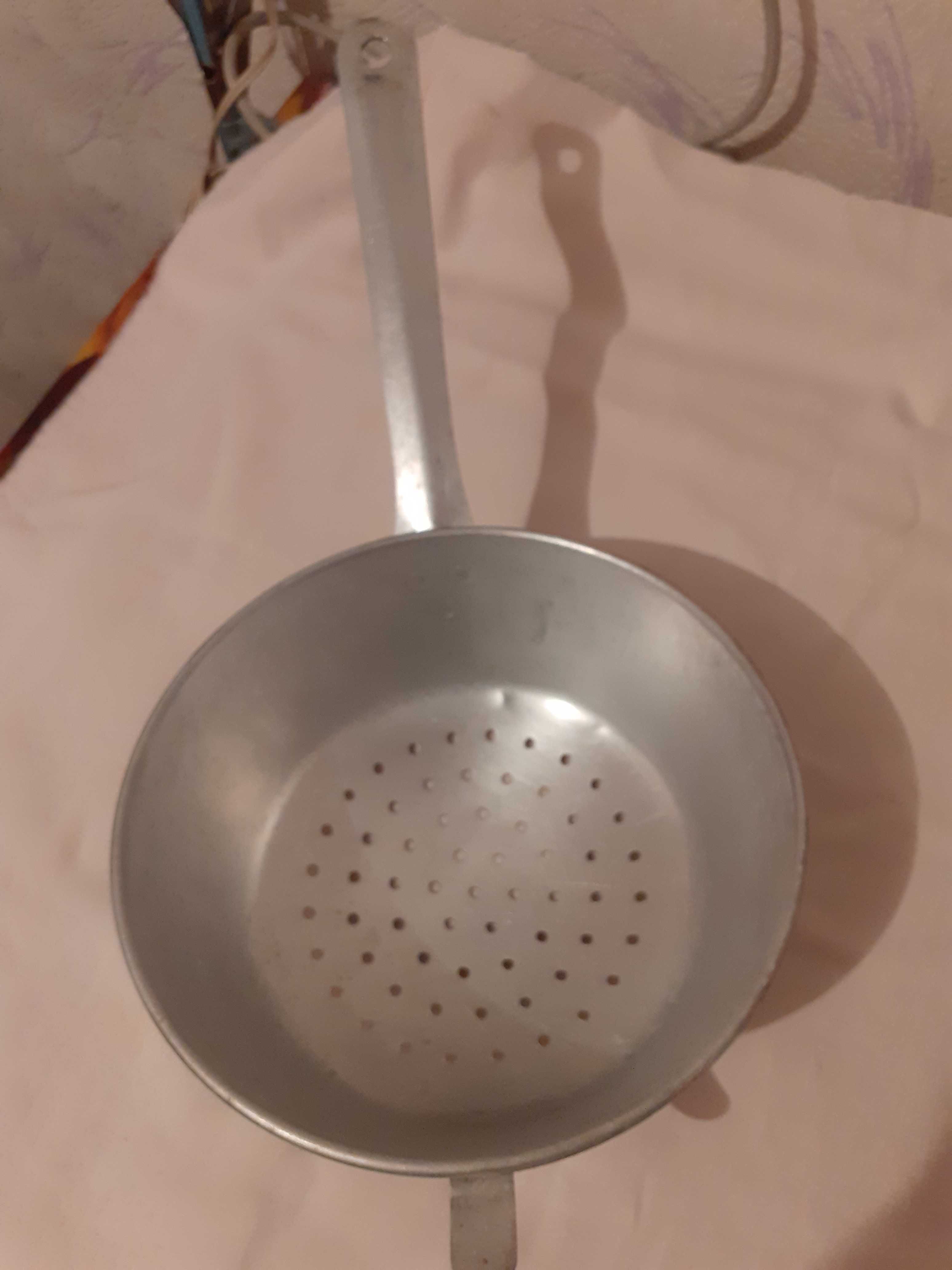 Продам дуршлаг, ковшик алюминиевый с крышкой  СССР