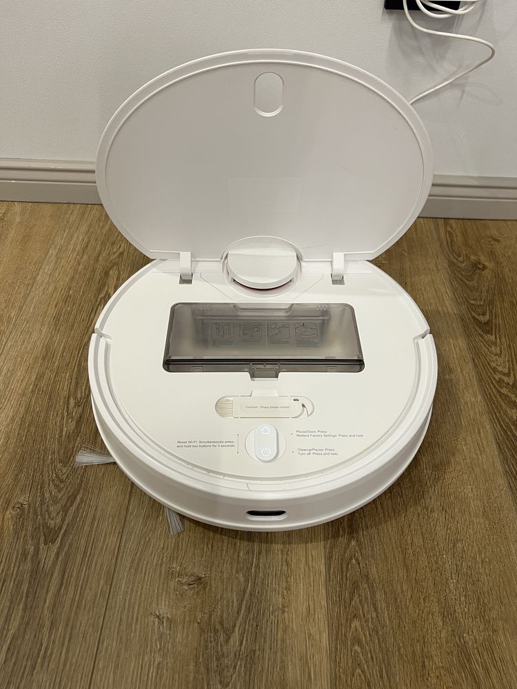 Продам робот пылесос Xiaomi Mi Robot Vacuum-Mop P