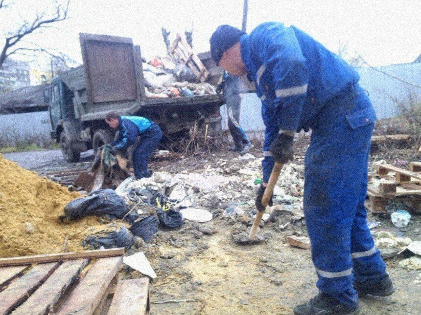 Уборка от травы теретоий двор огород дача.от строительного мусора свои