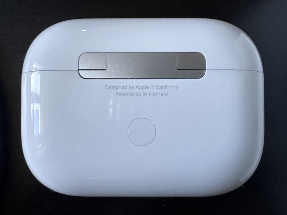 Кейс оригинал от AirPods Pro с поддержкой MagSafe + Ligthning шнур