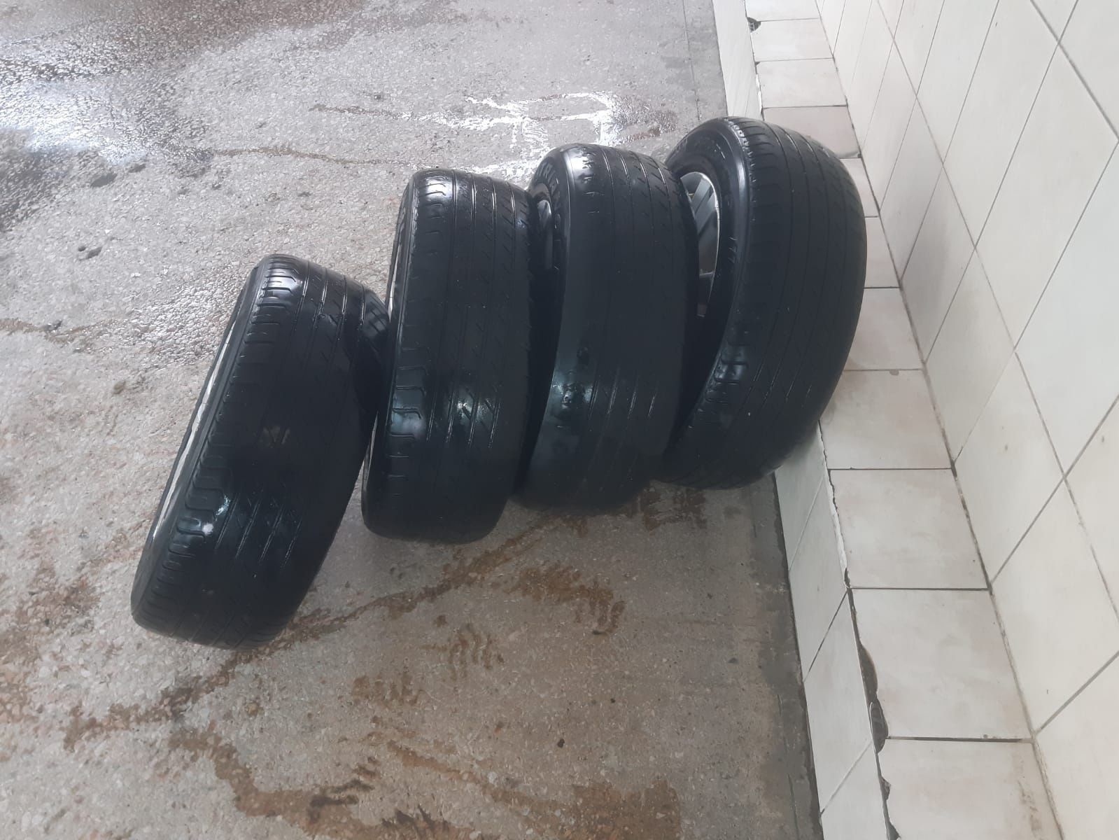 Продам диска с летный резиной 205/60 R16