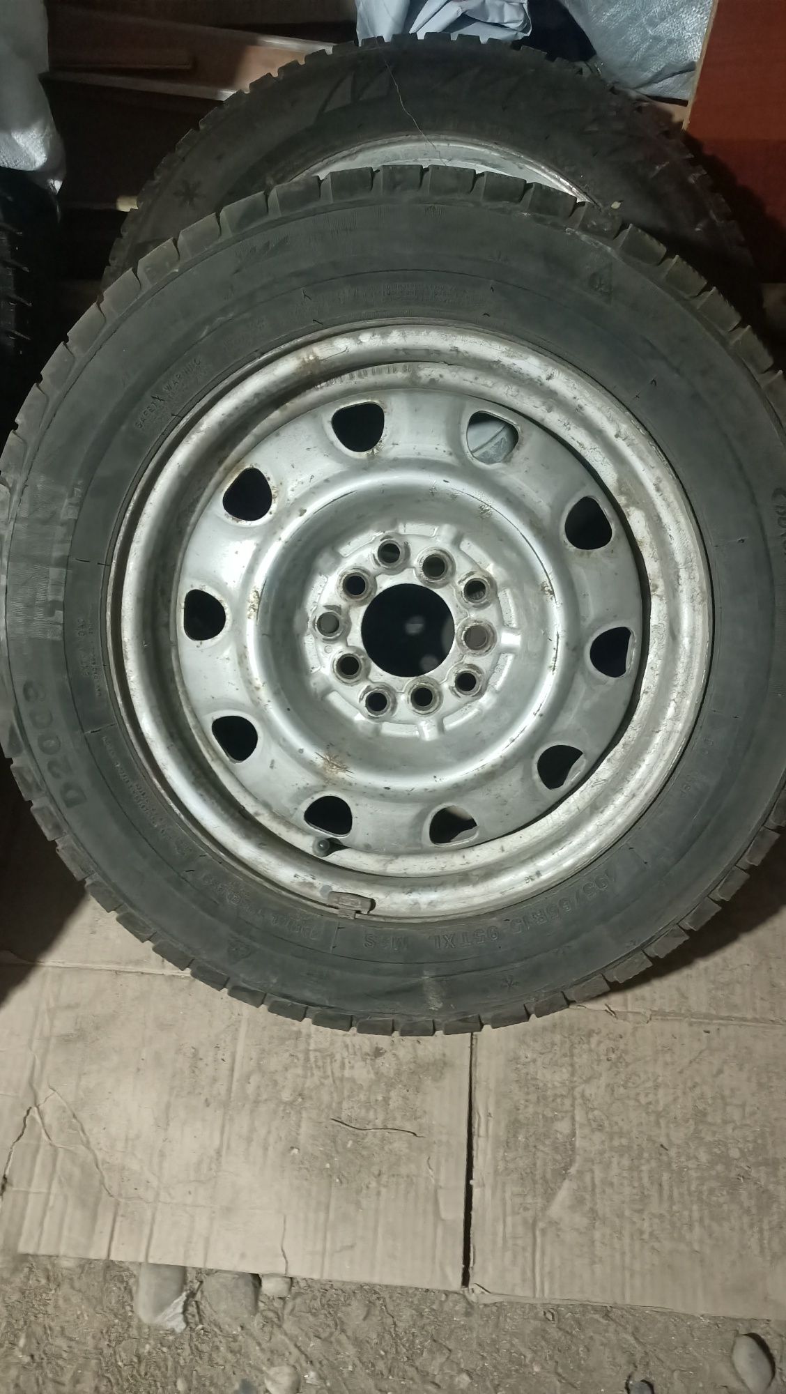 Продам комплект шины с дисками на 195/65 R 15 диски универсальный торг