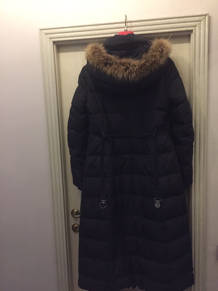 Пуховик женский, с капюшоном Max Mara