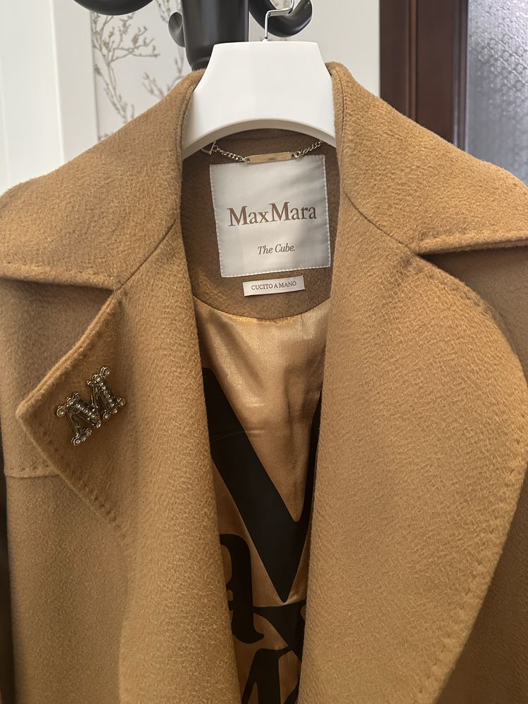 Легкий новый пальто Max Mara по вкусной цене