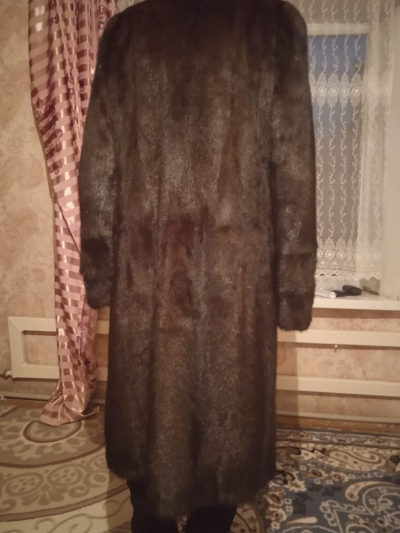 Срочно продаёться натуральная шуба. Размер 52-54.Цвет коричневв.