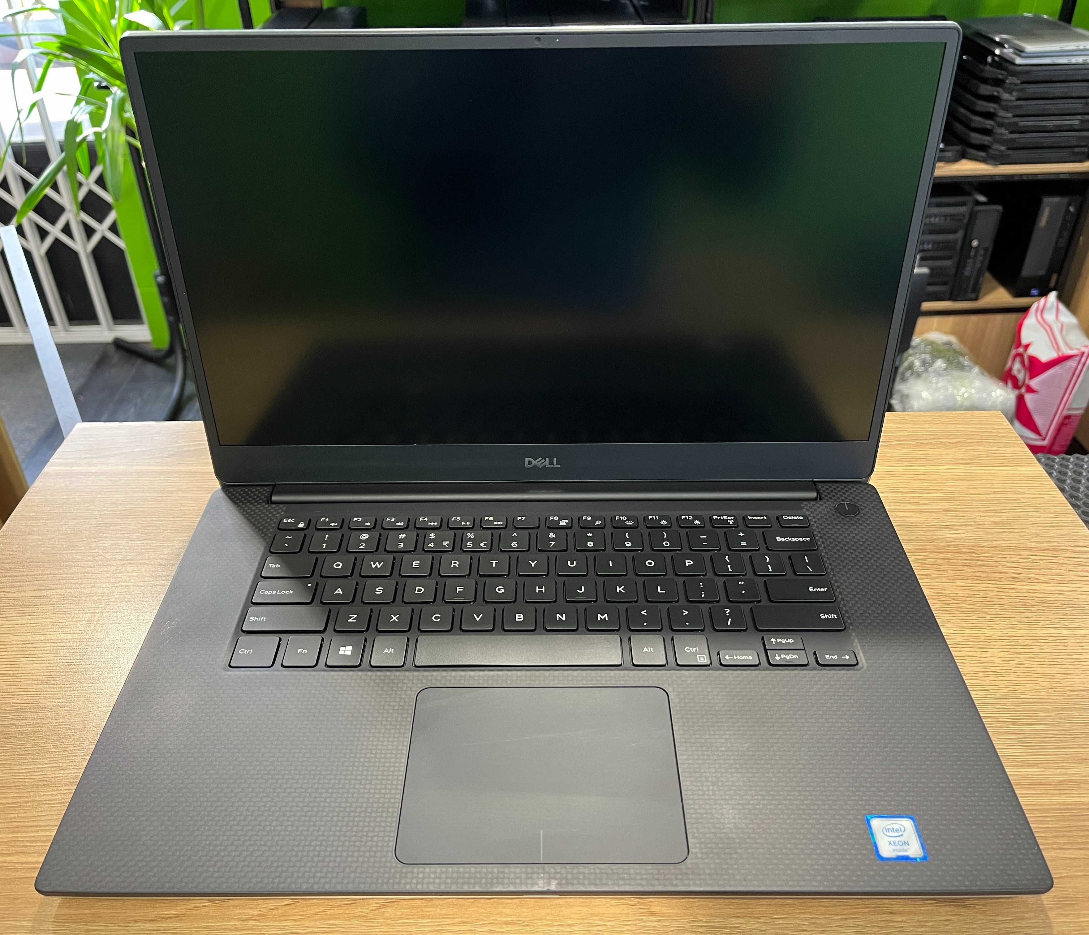 Dell Precision 5540. XEON E-2276M-2.8/4.7 GHz. 32/256 GB. QUADRO T1000