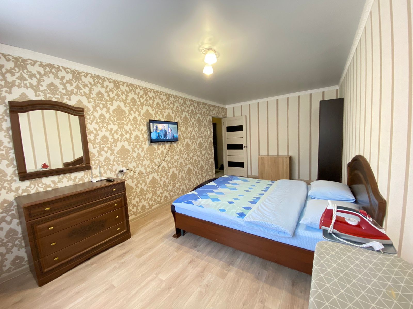Посуточно 1 кв в 11 мкр 11000 В выходные цена другая!