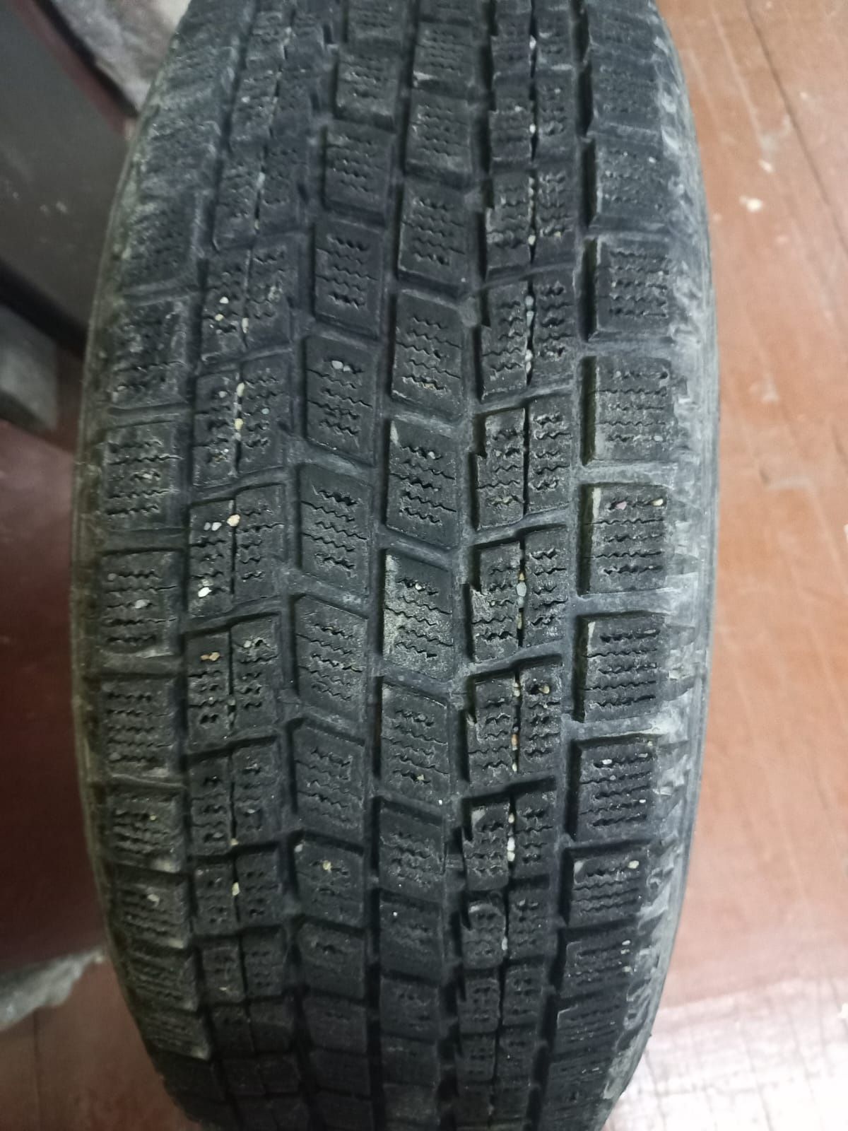 Продам 4 зимних колеса 215/60/16