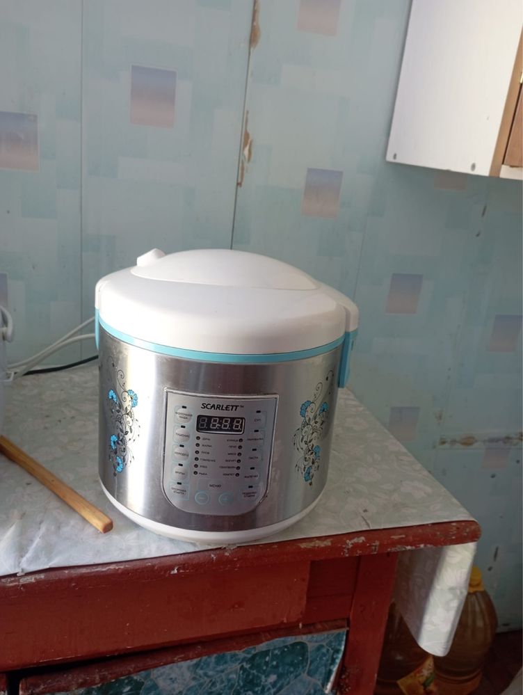 Продам электрический утюг. Стол 100 тыс мультиварка 3 тыс, самокат 4 т