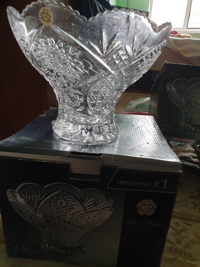 Новые хрустальные вазы.крупные.
