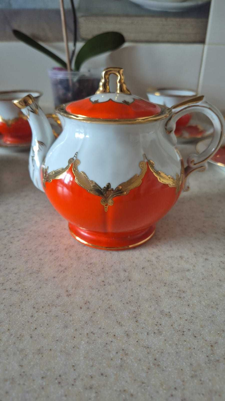 Сервиз фарфоровый Красный бутон (неполный)