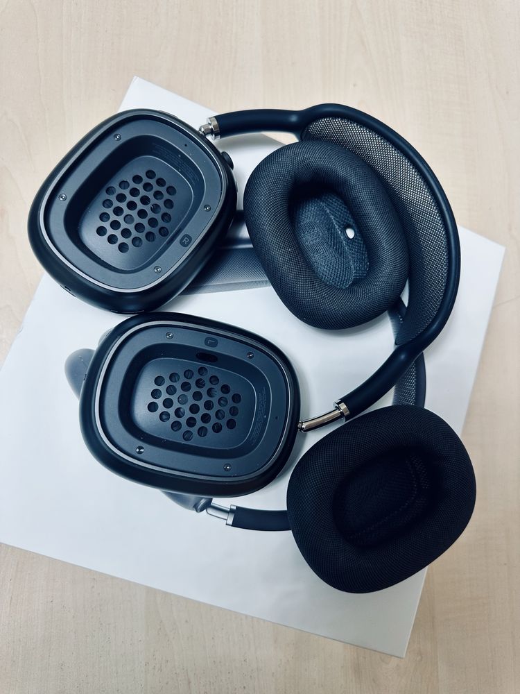 Airpods max почти новый