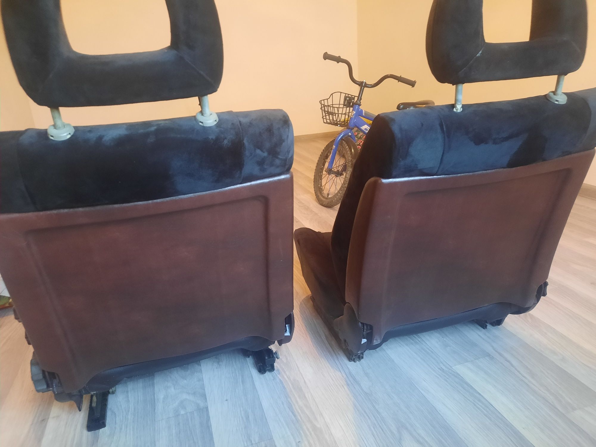 Продам почти новый сидение с паром от омега а