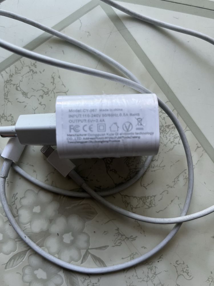 Продам айфон зарядку