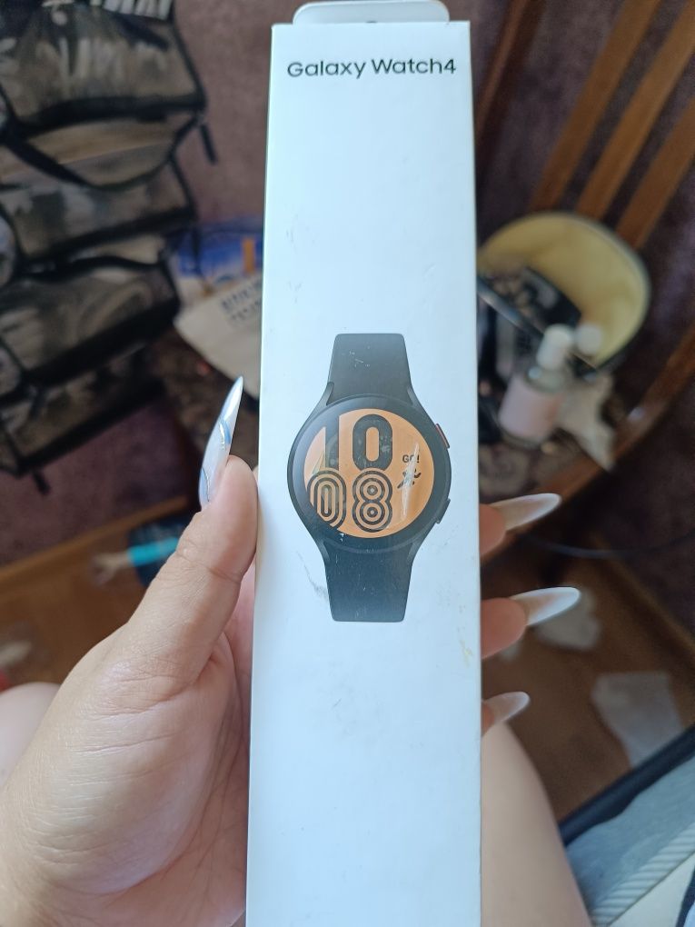 Продам смарт часы Samsung galaxy watch 4