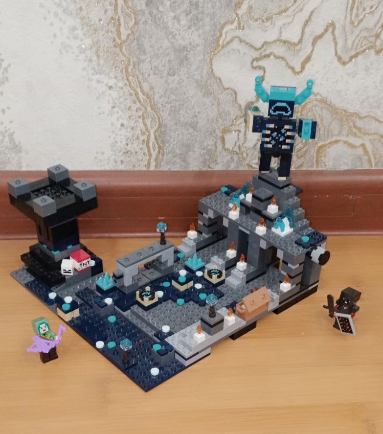 Продам Lego Minecraft The Deep Dark Battle оригинал