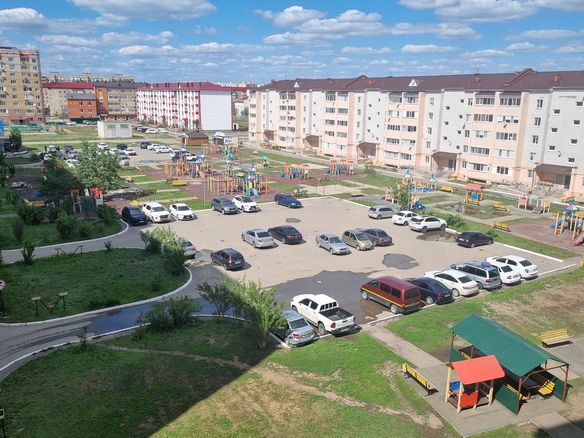 Продаётся 3-х. Комнатная квартира в 10-мик. в 25-м. Доме.