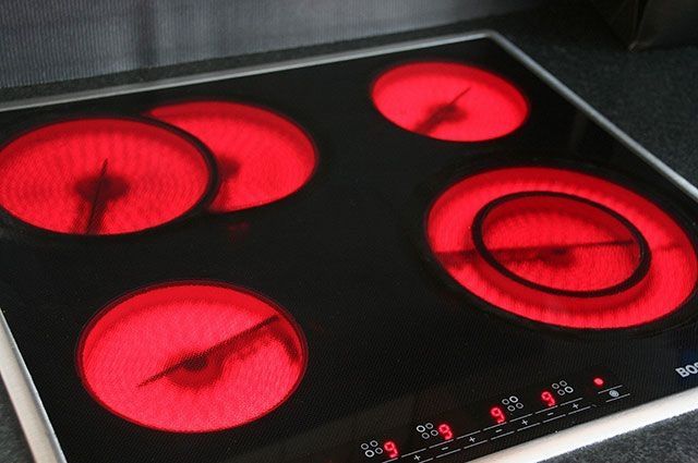 Установка плиты подключения плиты газовое и электрическое плиты. Рядом