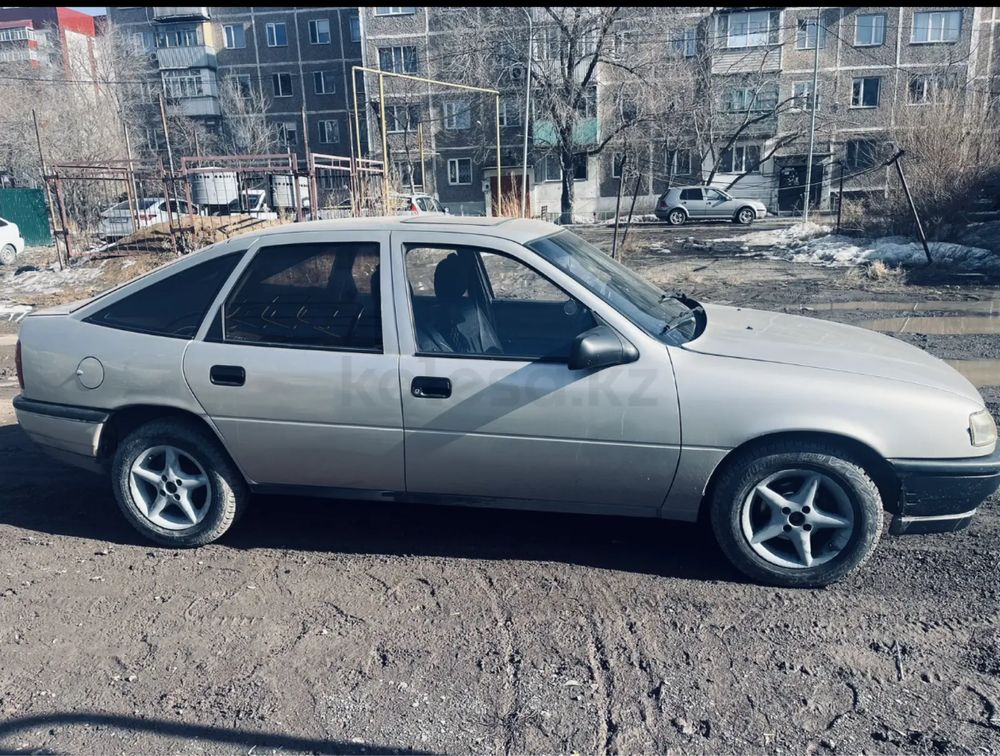 автомобиль Opel Vectra
