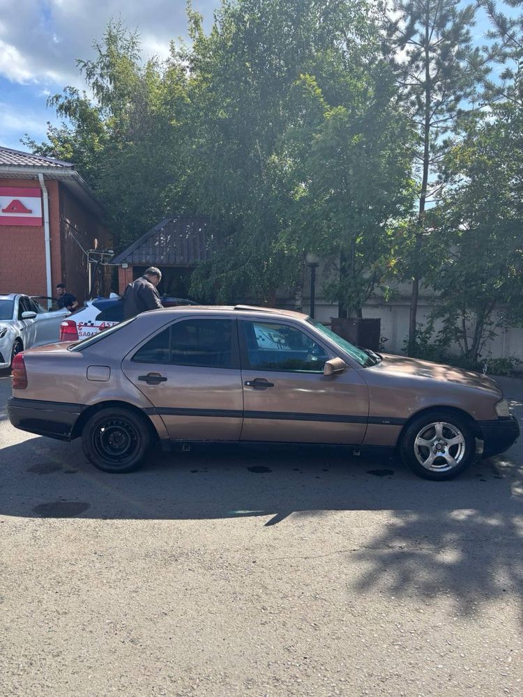 Автомобиль Mersedes w124
