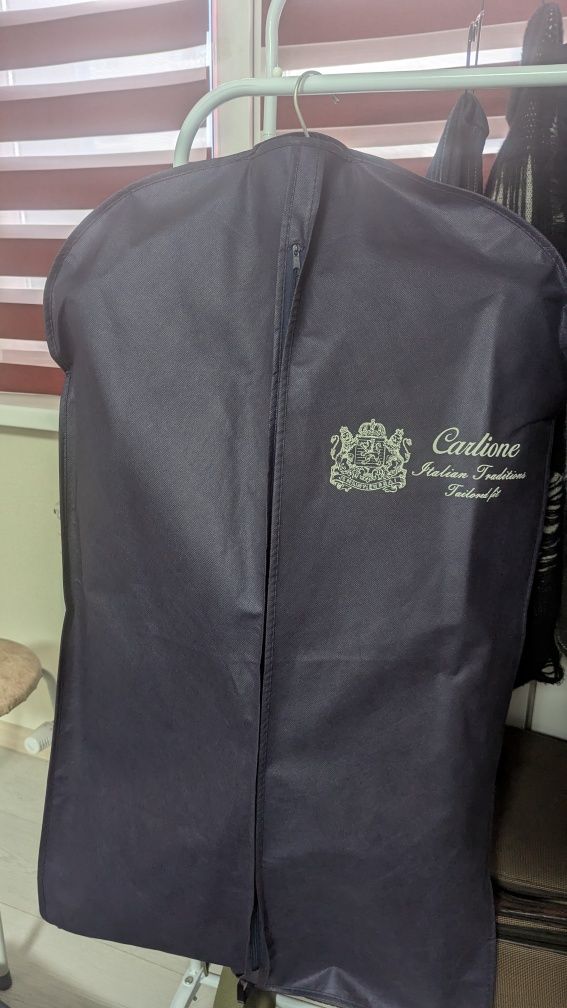 Продам мужской костюм carlione тройка