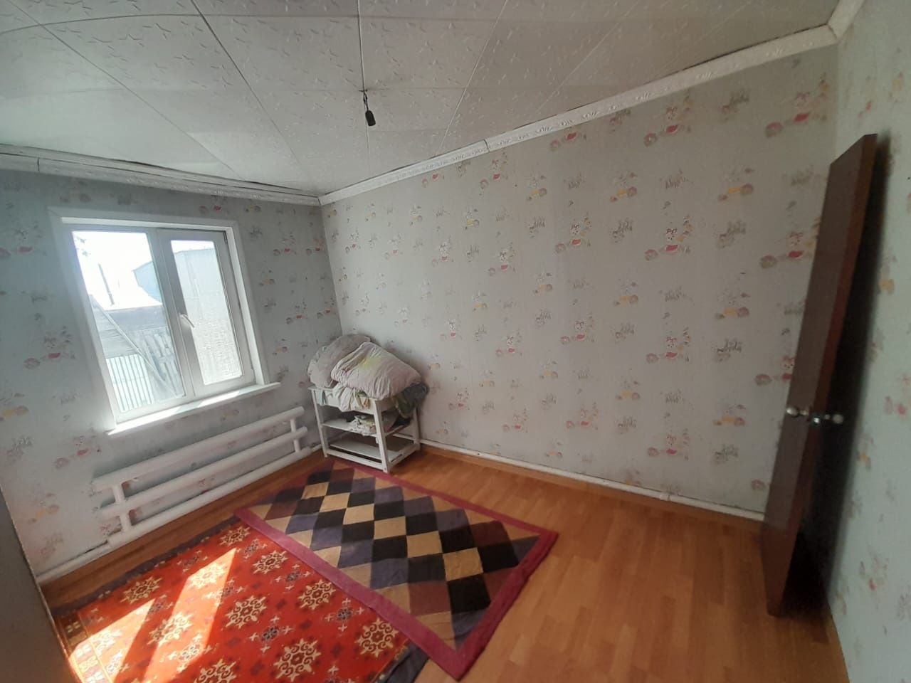Продам частный дом, участок 10 соток, есть  малина, смородина,