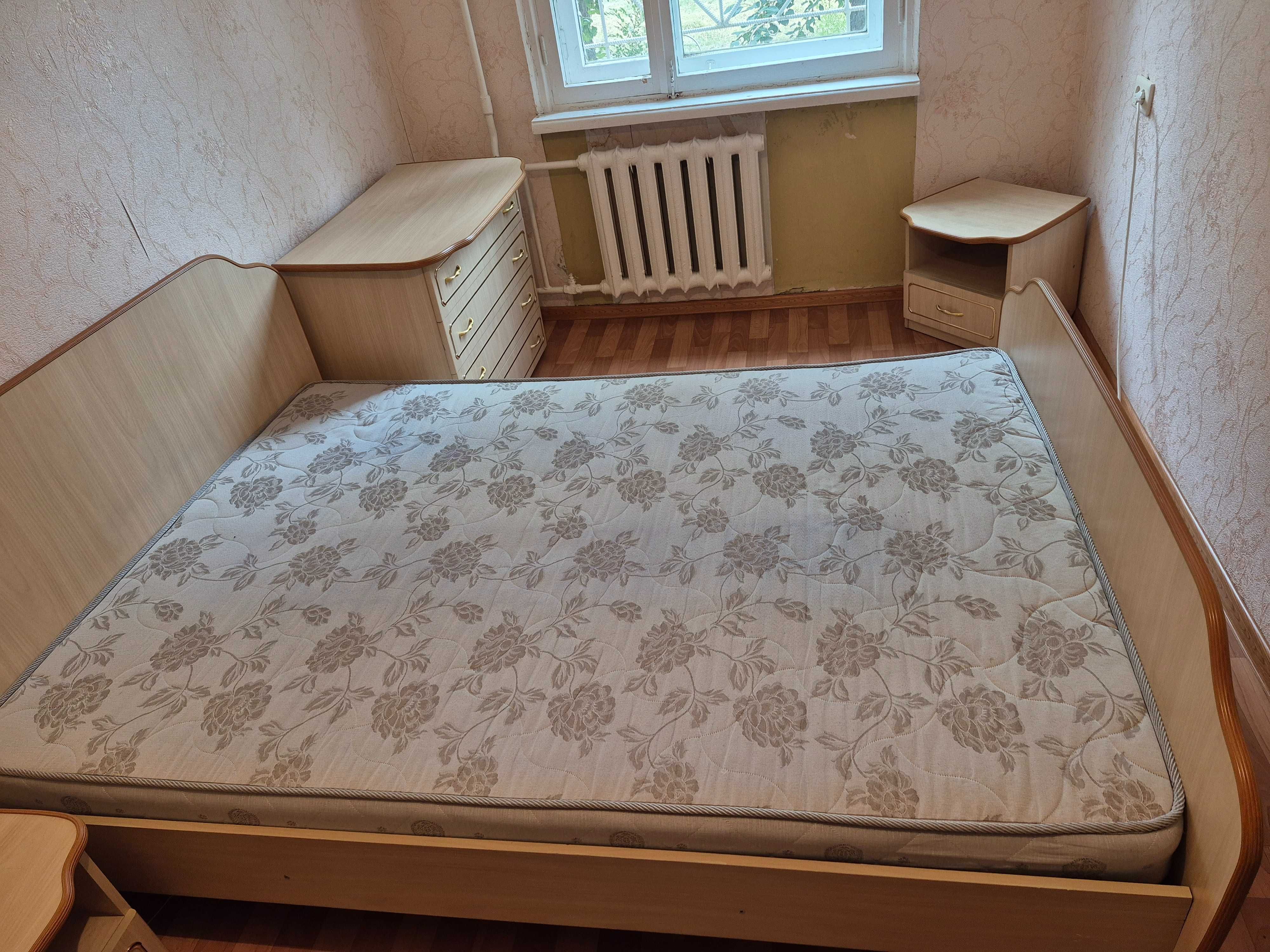 Спальный гарнитур
