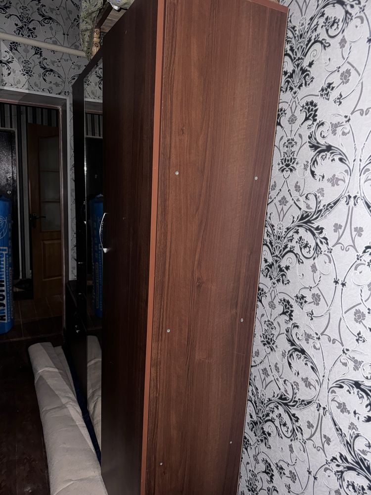 Шкаф для прихожей. Прихожка. Диаан. Стол