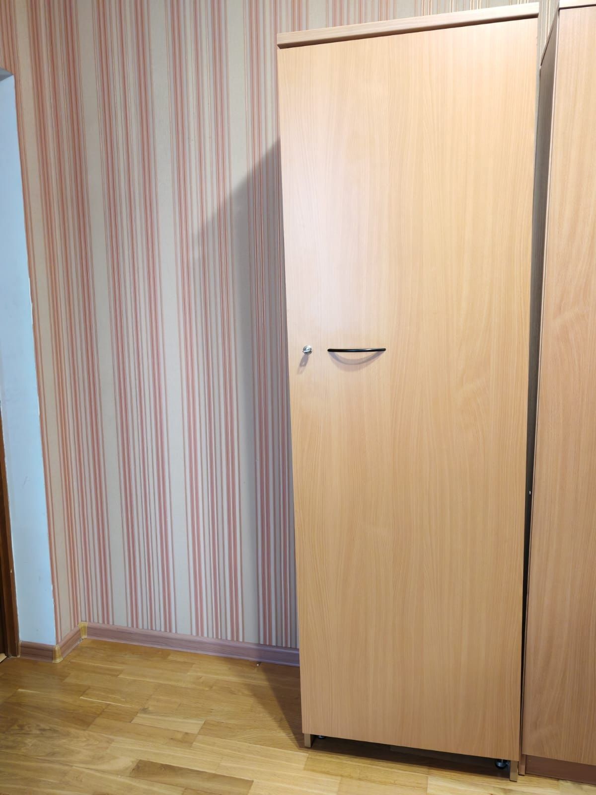 Продам шкаф с полками