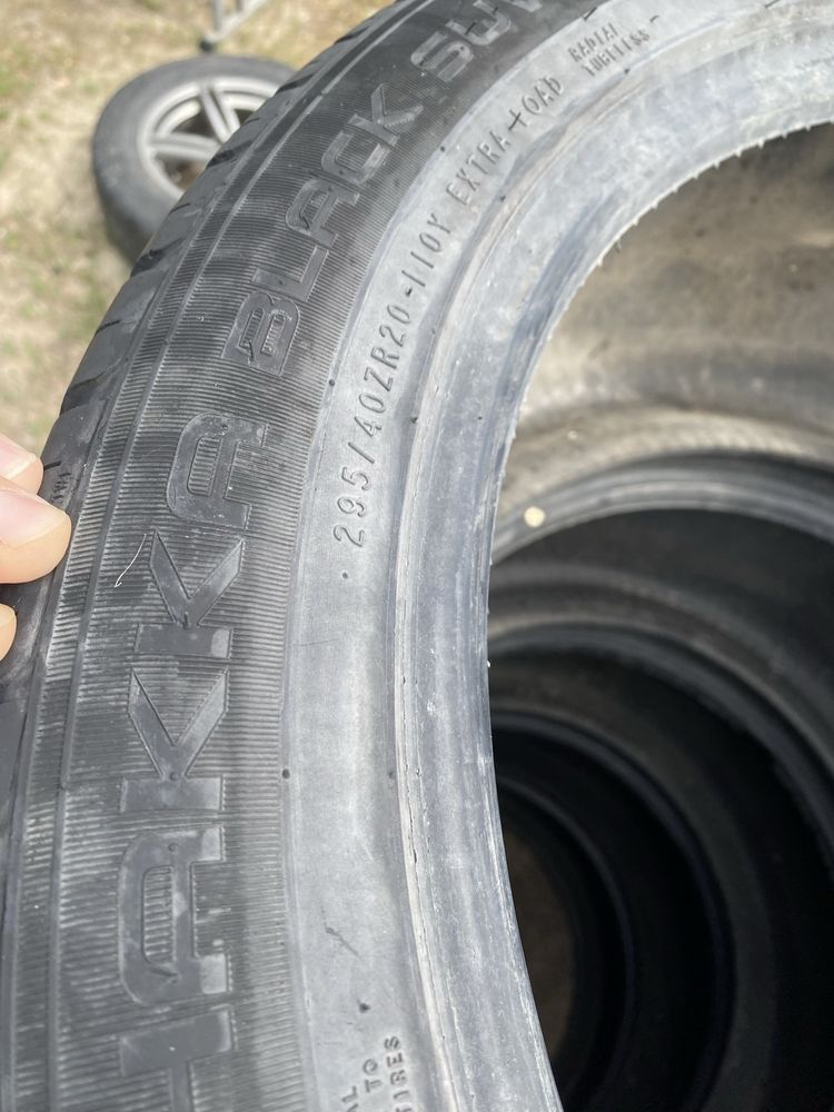 Пара летние шины 295/40/20 295/40R20 Nokian.