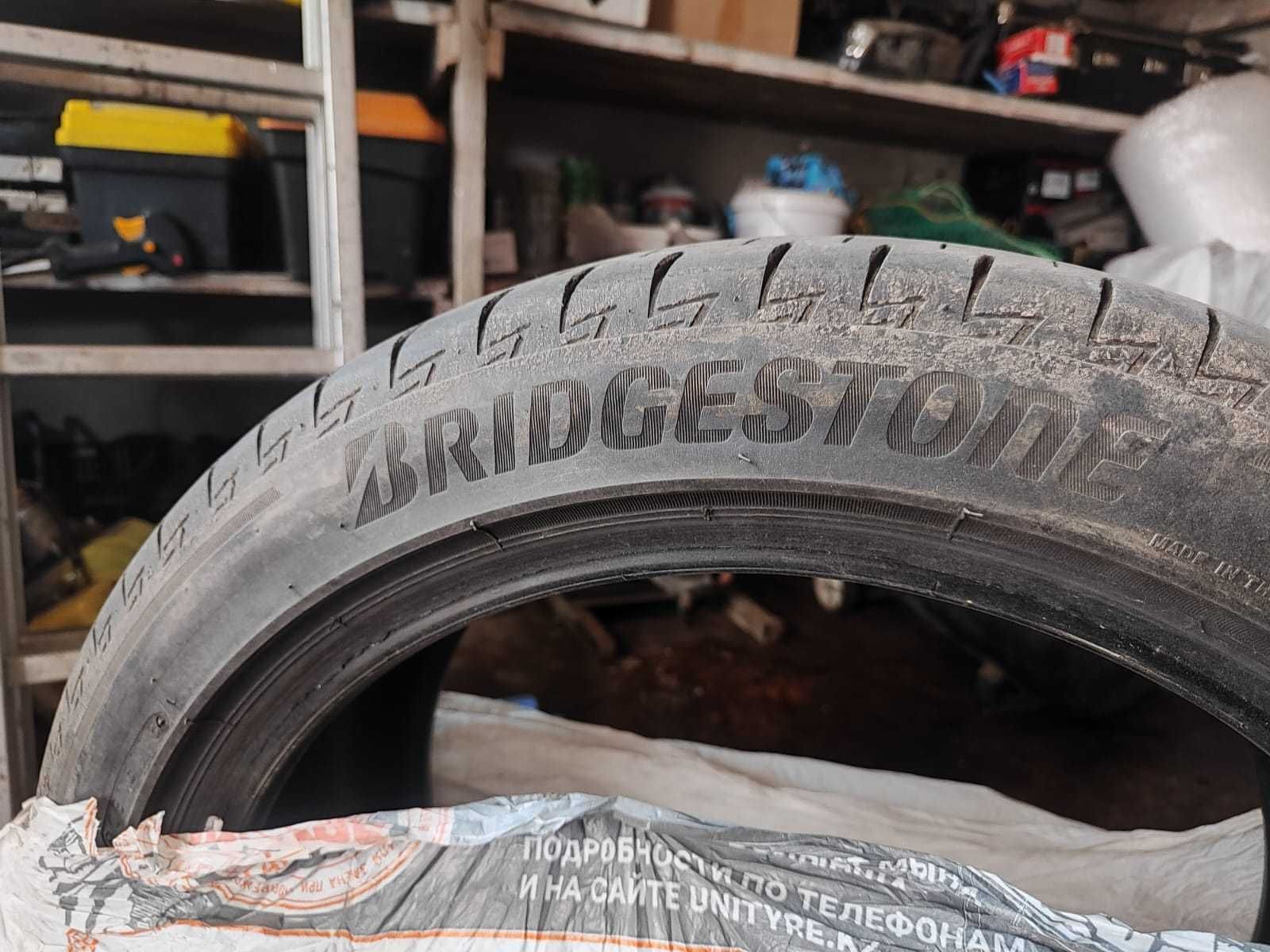 Продаю 2 летние шины BRIDGESTONE 235/45 R18. В хорошем состоянии!