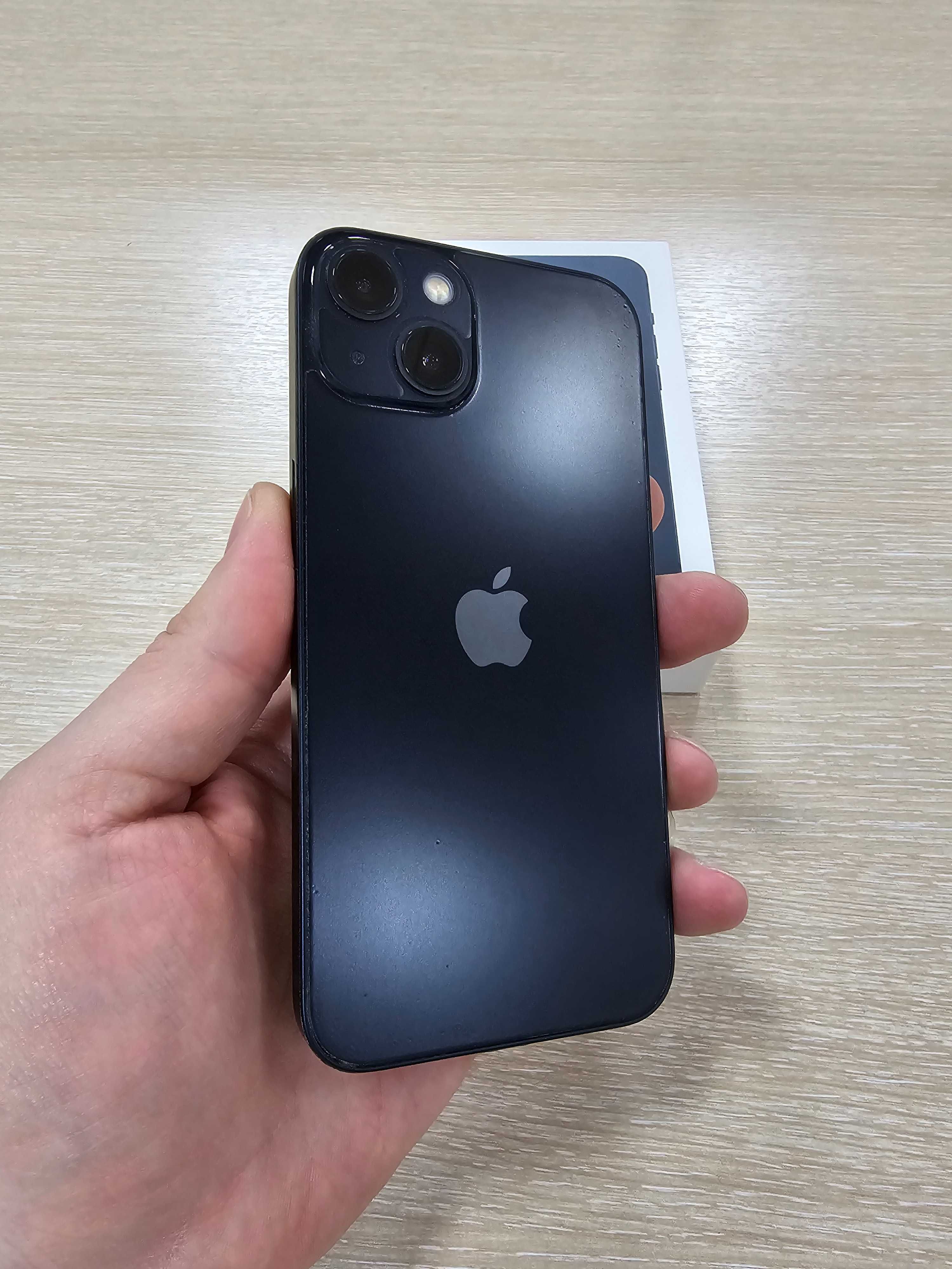 iPhone 13, 128 Gb в хорошем состоянии.