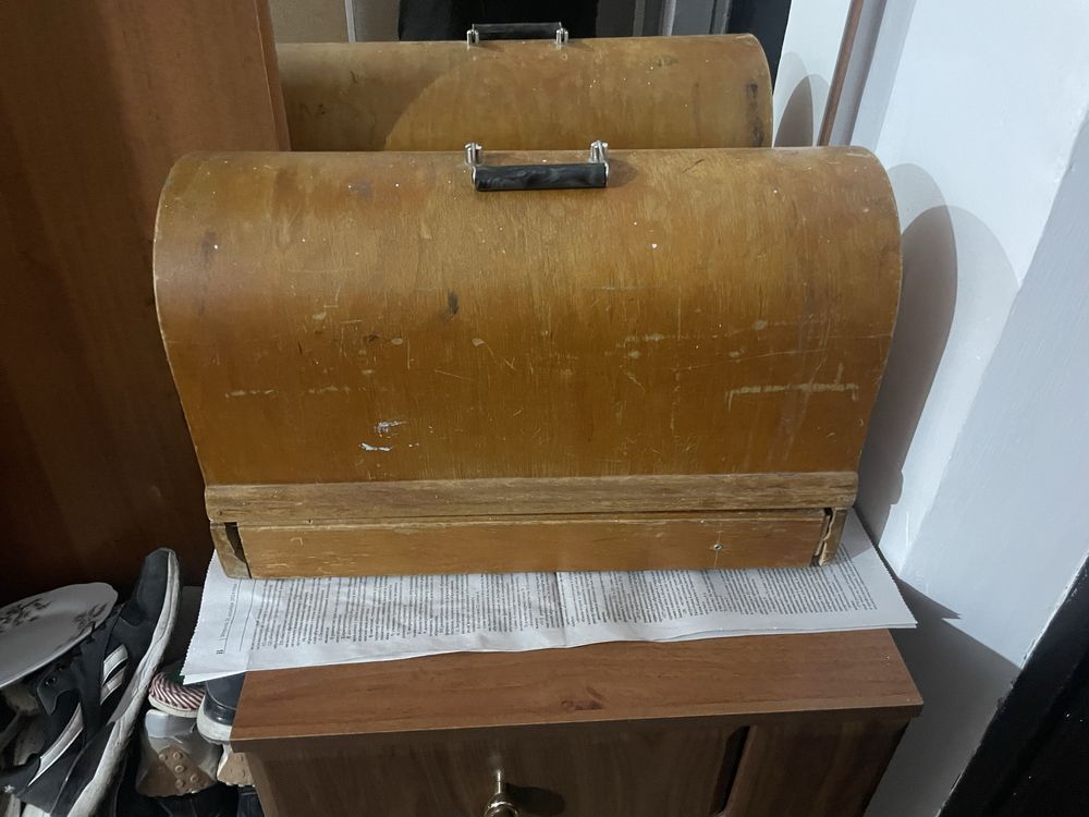 Продаётся надёжная швейная машина, использовалась аккуратно и бережно.