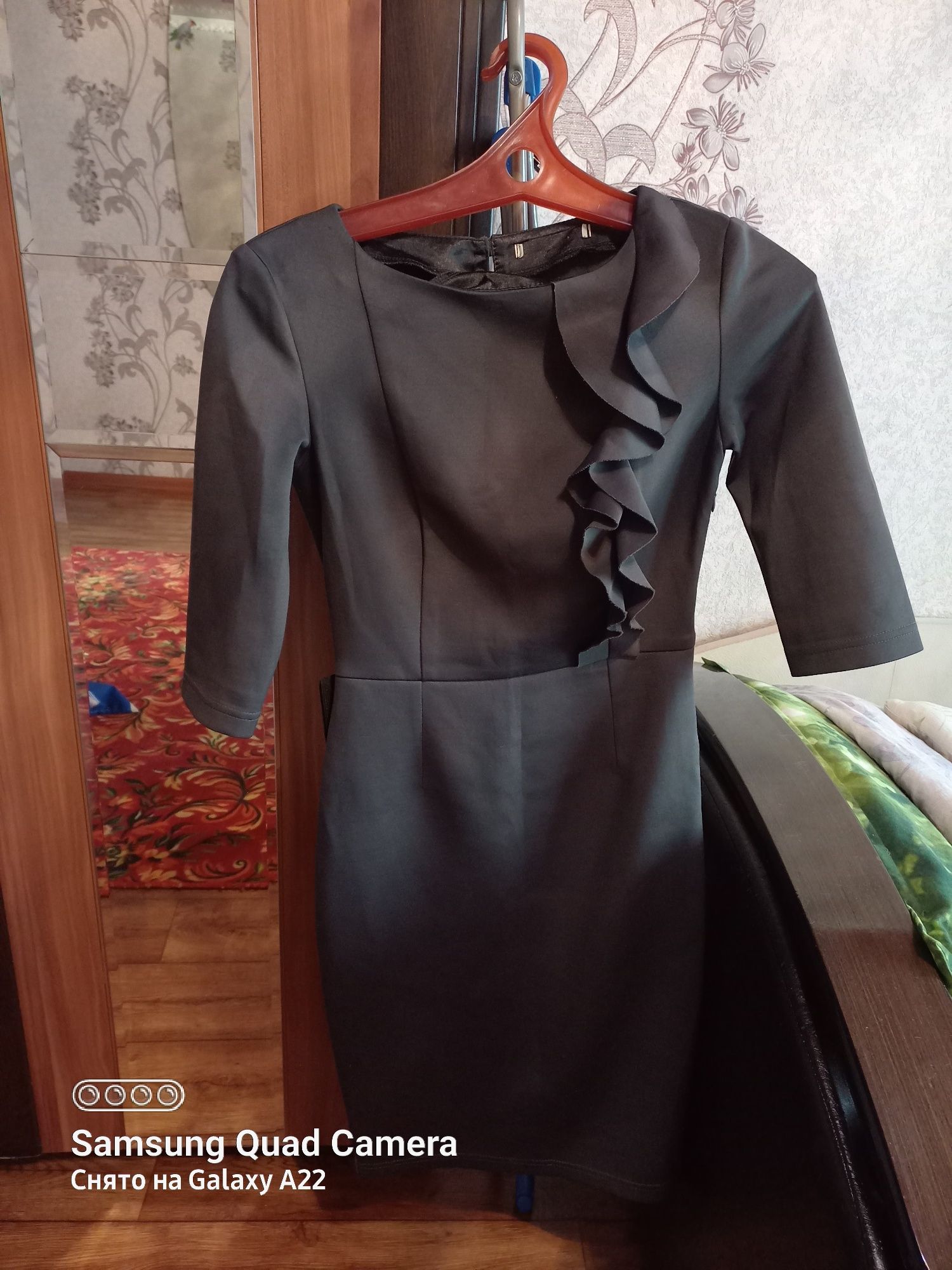 Продам платья может кому нибудь интересно