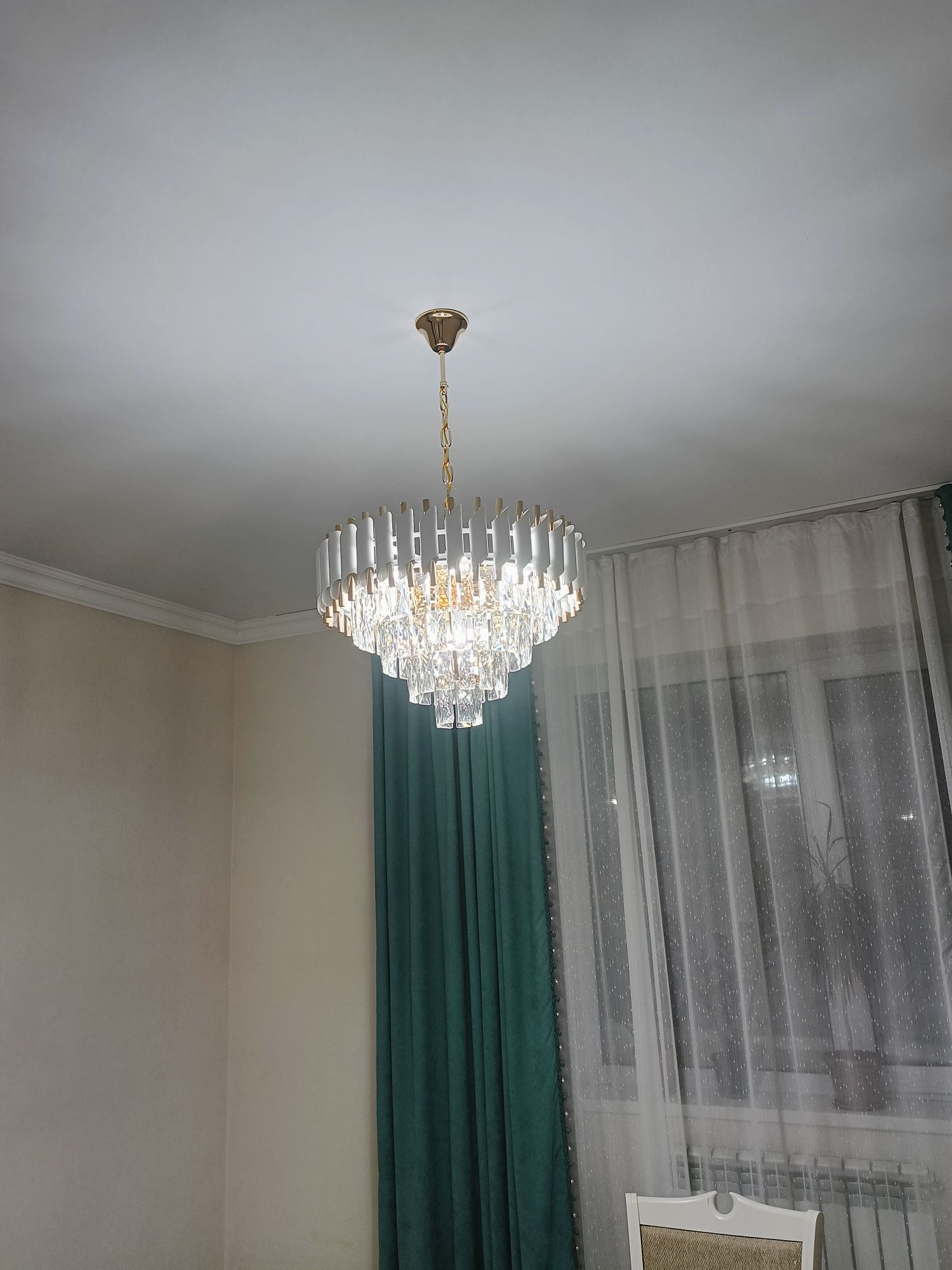 Продам люстру 8 рожков