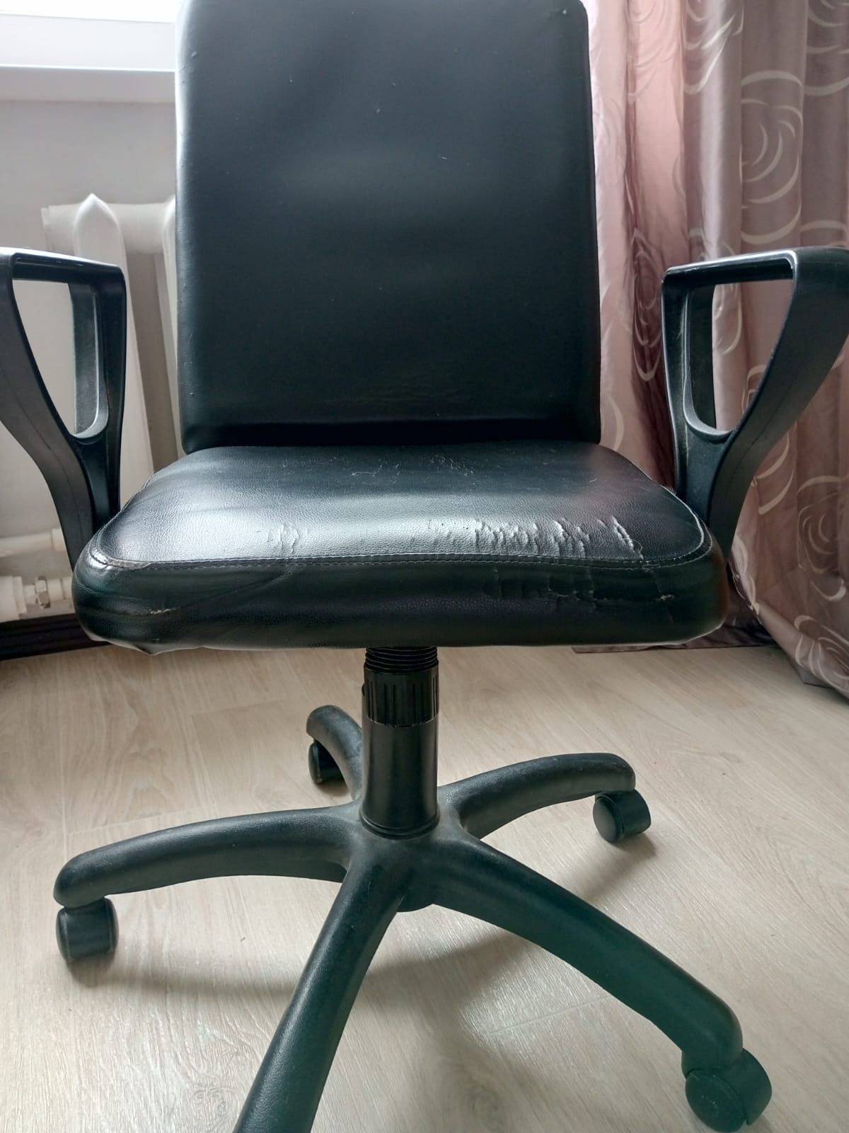 Продам компьютерное кожаное кресло