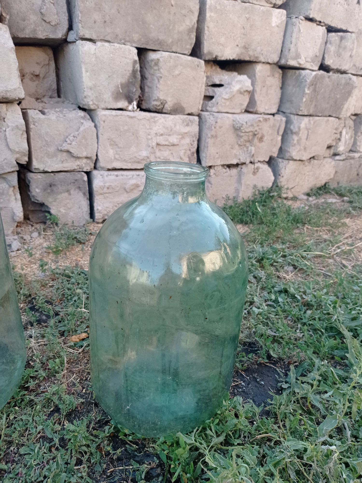Продам бутылки, банки стеклянные 20 литровые