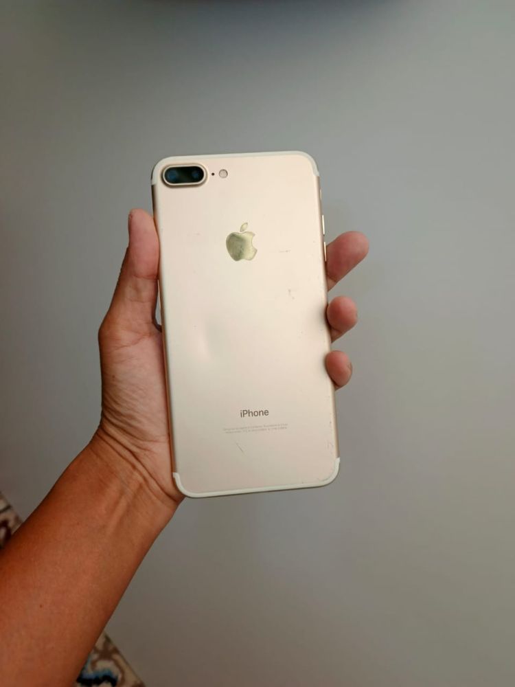 айфон 7+ телефон