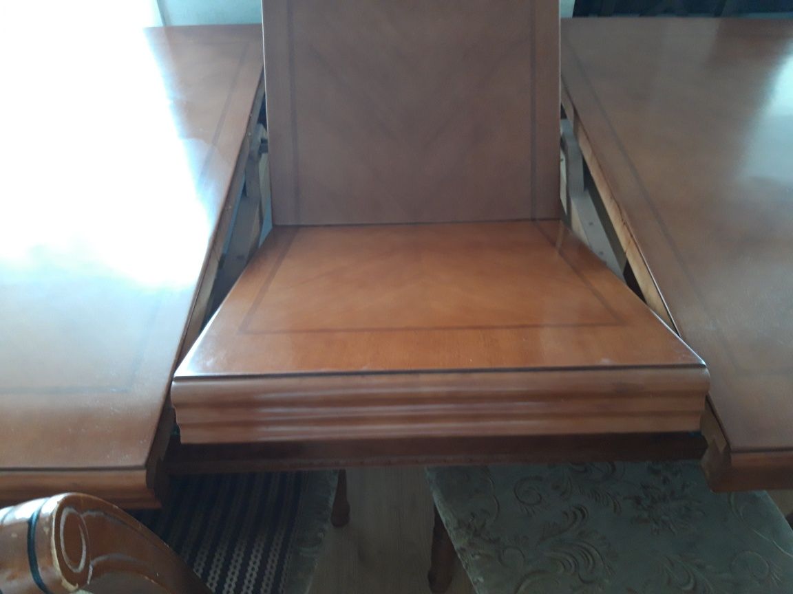 Продам стол гостиный и 8 стульев
