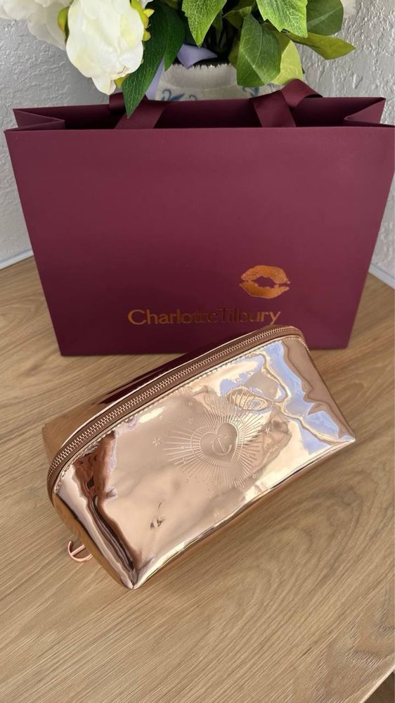 В наличии! Косметичка Charlotte Tilbury