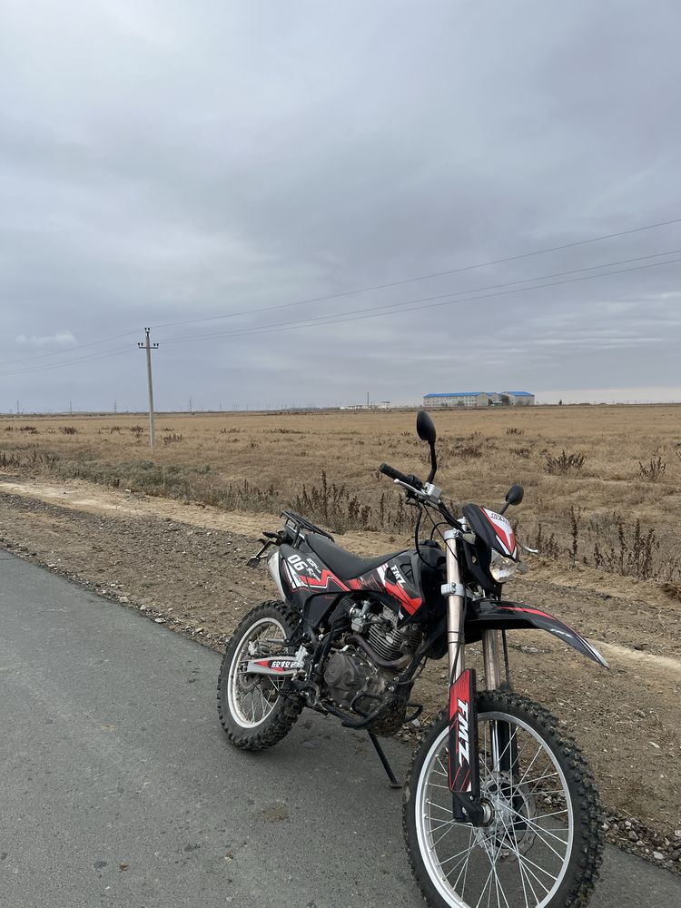 Мотоцикл эндуро.