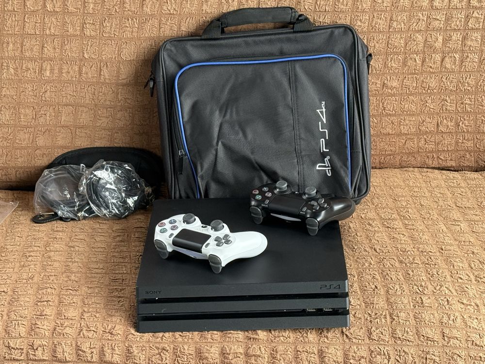 Sony PlayStation 4 Pro 1TB 4K +сумка,джойстик Sony PS 4 Pro 1TB