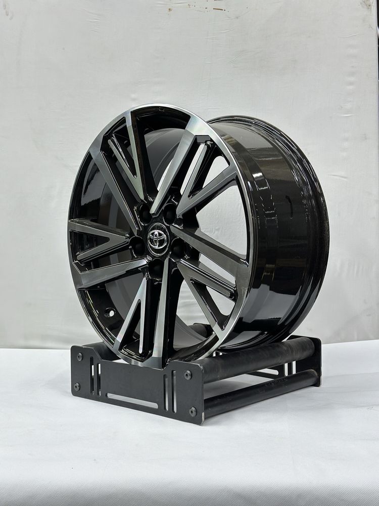 Продается компоект диск R18 5x114.3 Camry 80