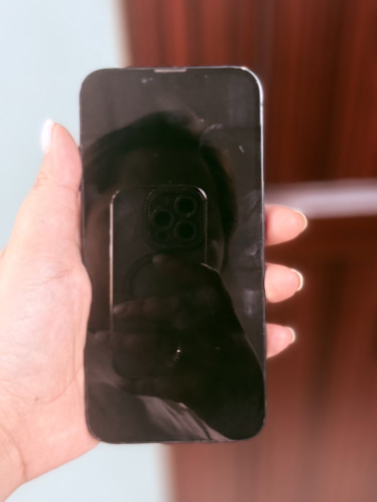Продам Iphone 13