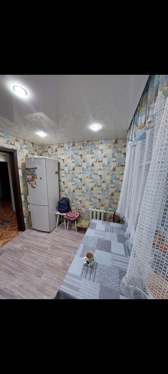 Продаётся трёхкомнатная квартира. 20 микрорайон.