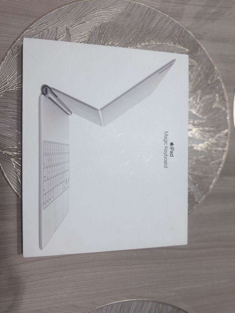 Продам чехол клавиатуру Magic Keyboard на Ipad pro 12,9 3,4,5,6 го пок