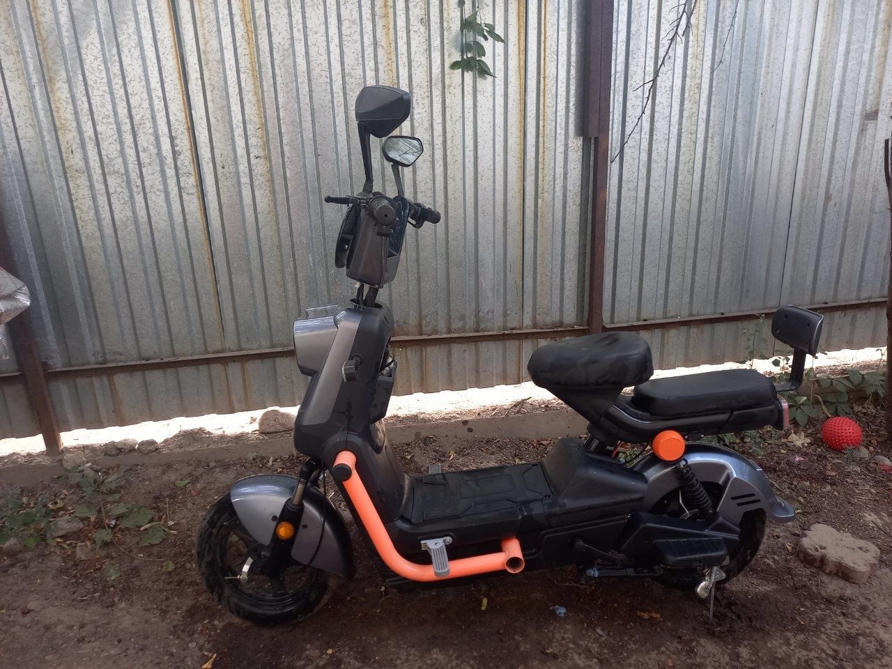 Skuter Tank 800...