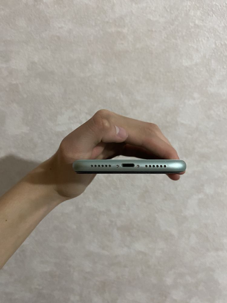 Продам iPhone 11