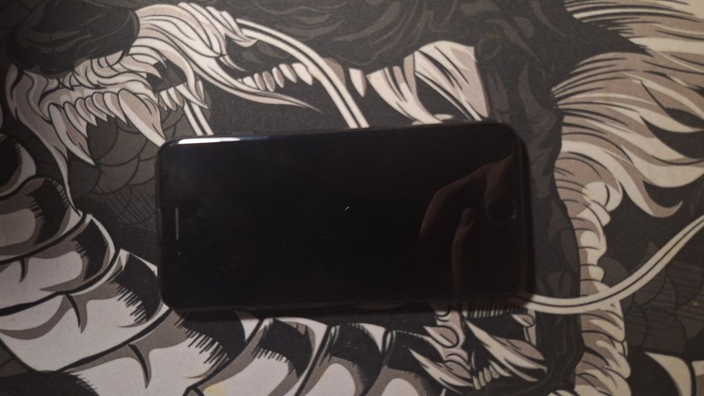 Продам  iPhone 7